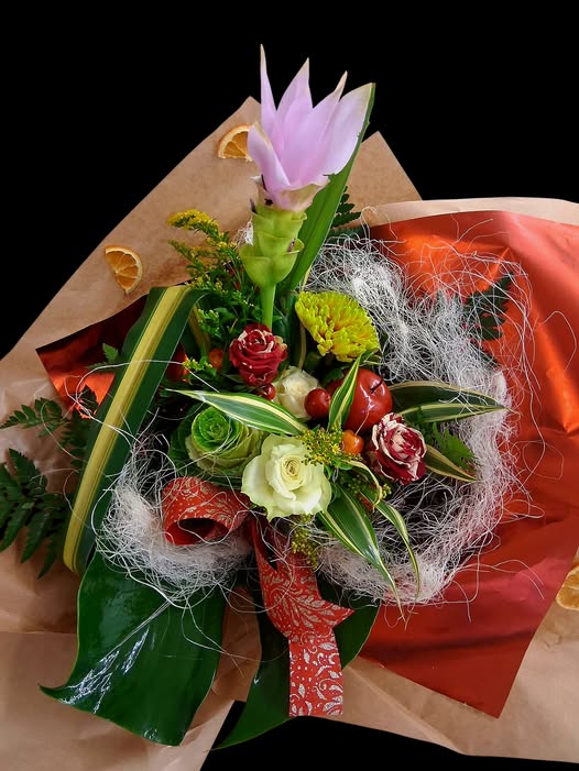 πΈβ¨ A bouquet with a bold artistic soul β¨πΈ